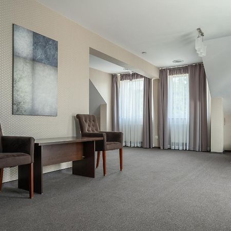 Hotel Cztery Pory Roku Глогув-Малопольский Экстерьер фото