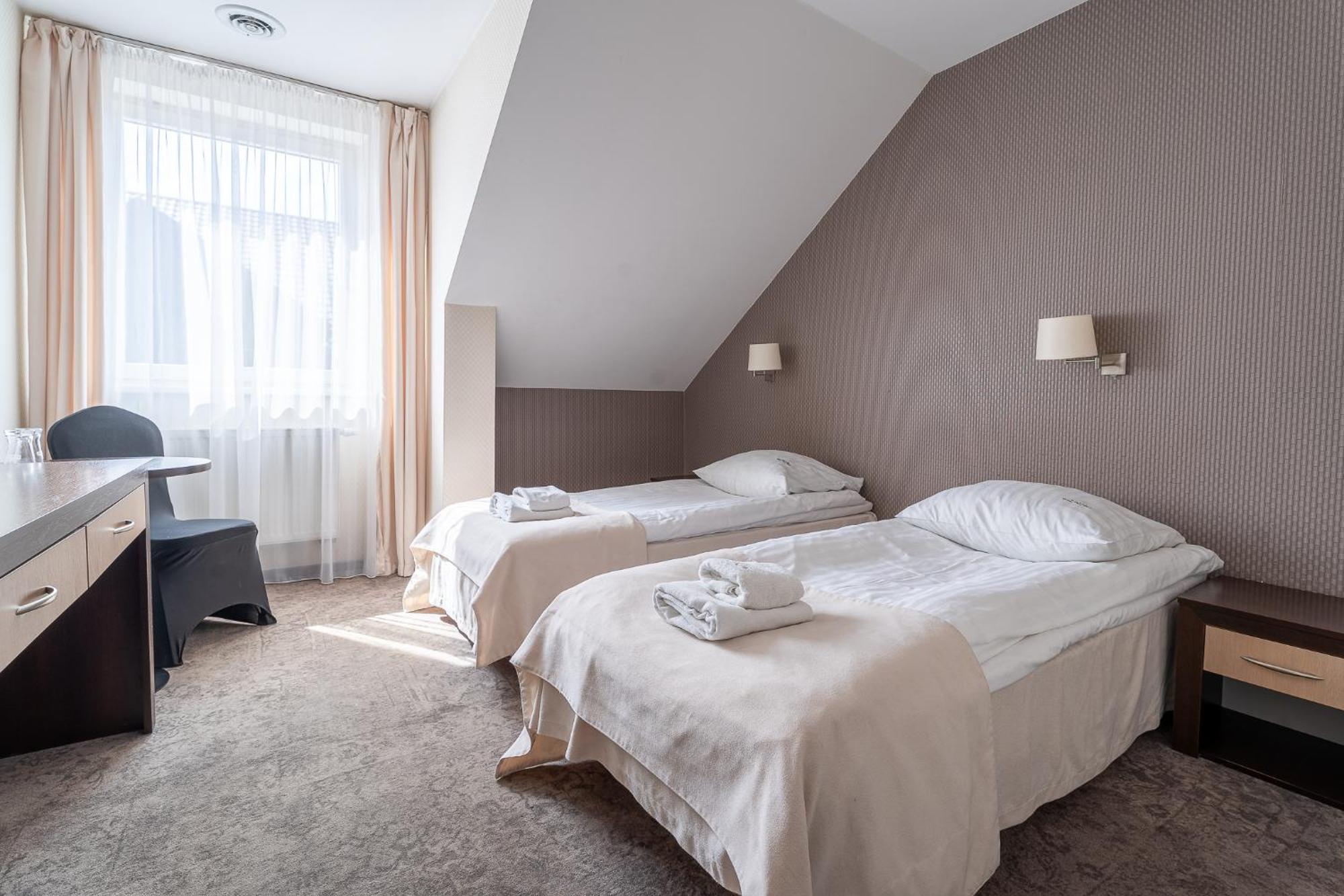 Hotel Cztery Pory Roku Глогув-Малопольский Экстерьер фото