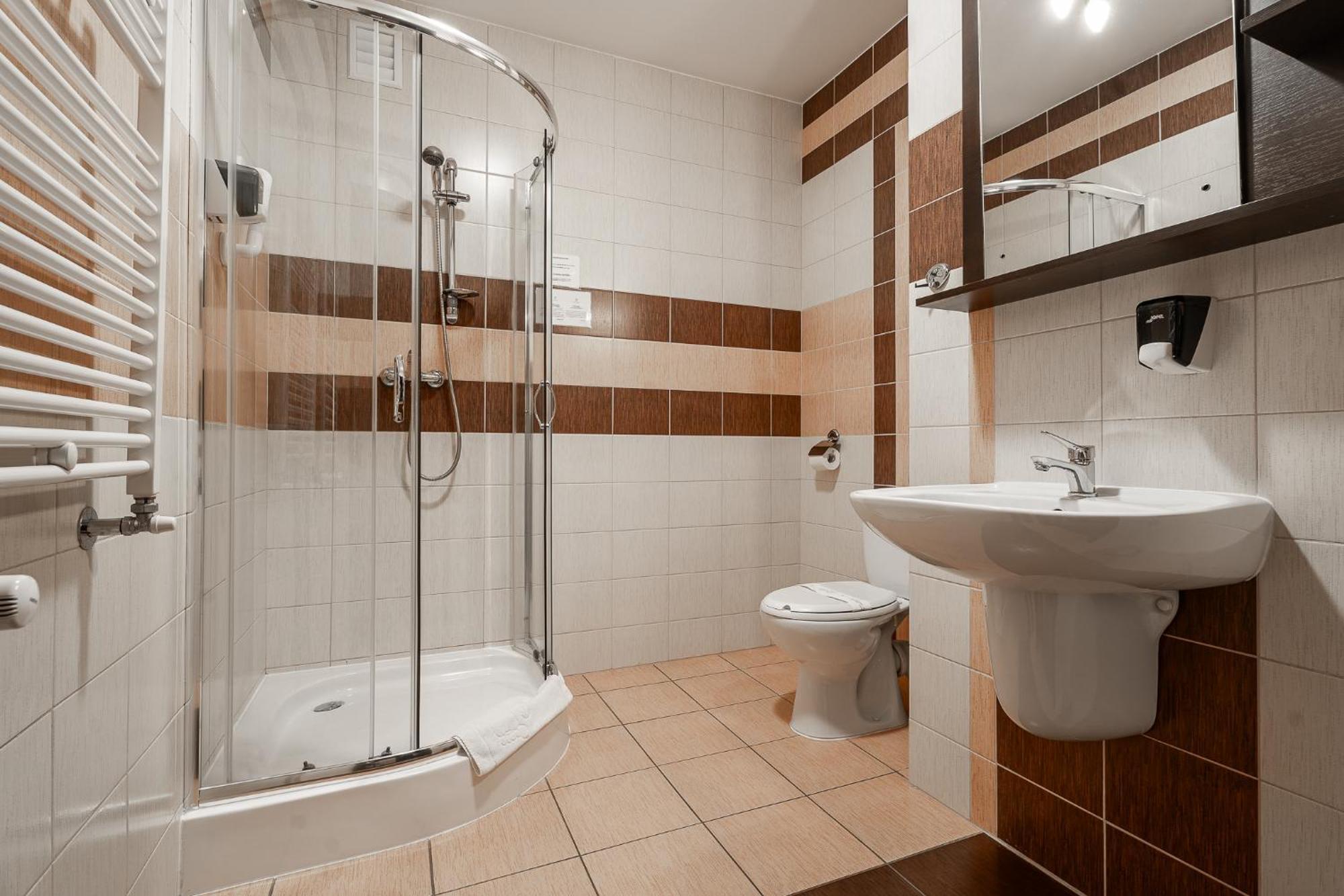 Hotel Cztery Pory Roku Глогув-Малопольский Экстерьер фото