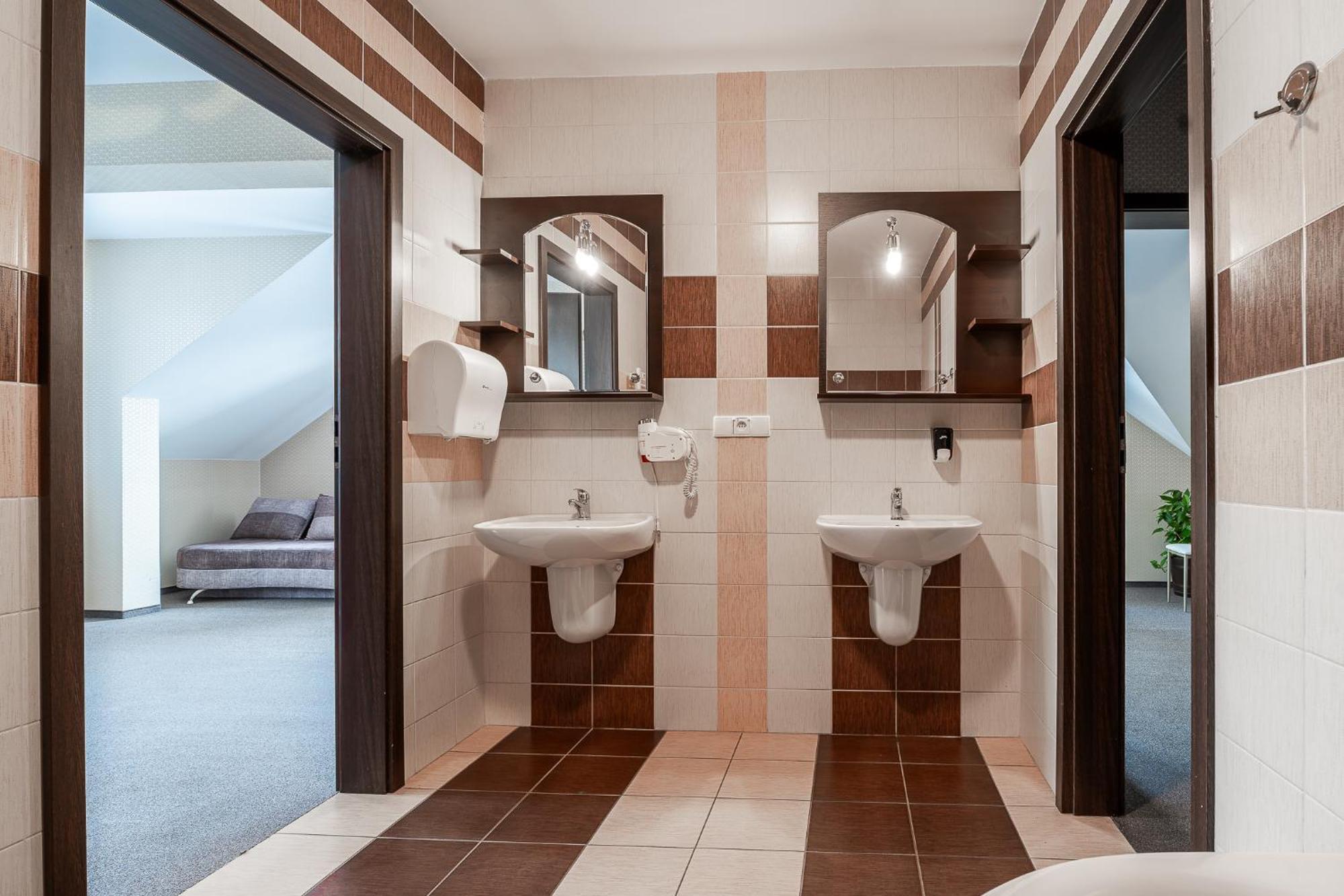 Hotel Cztery Pory Roku Глогув-Малопольский Экстерьер фото