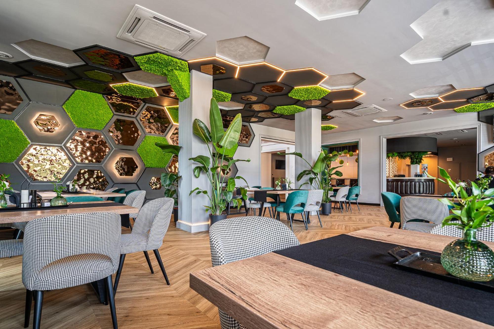 Hotel Cztery Pory Roku Глогув-Малопольский Экстерьер фото