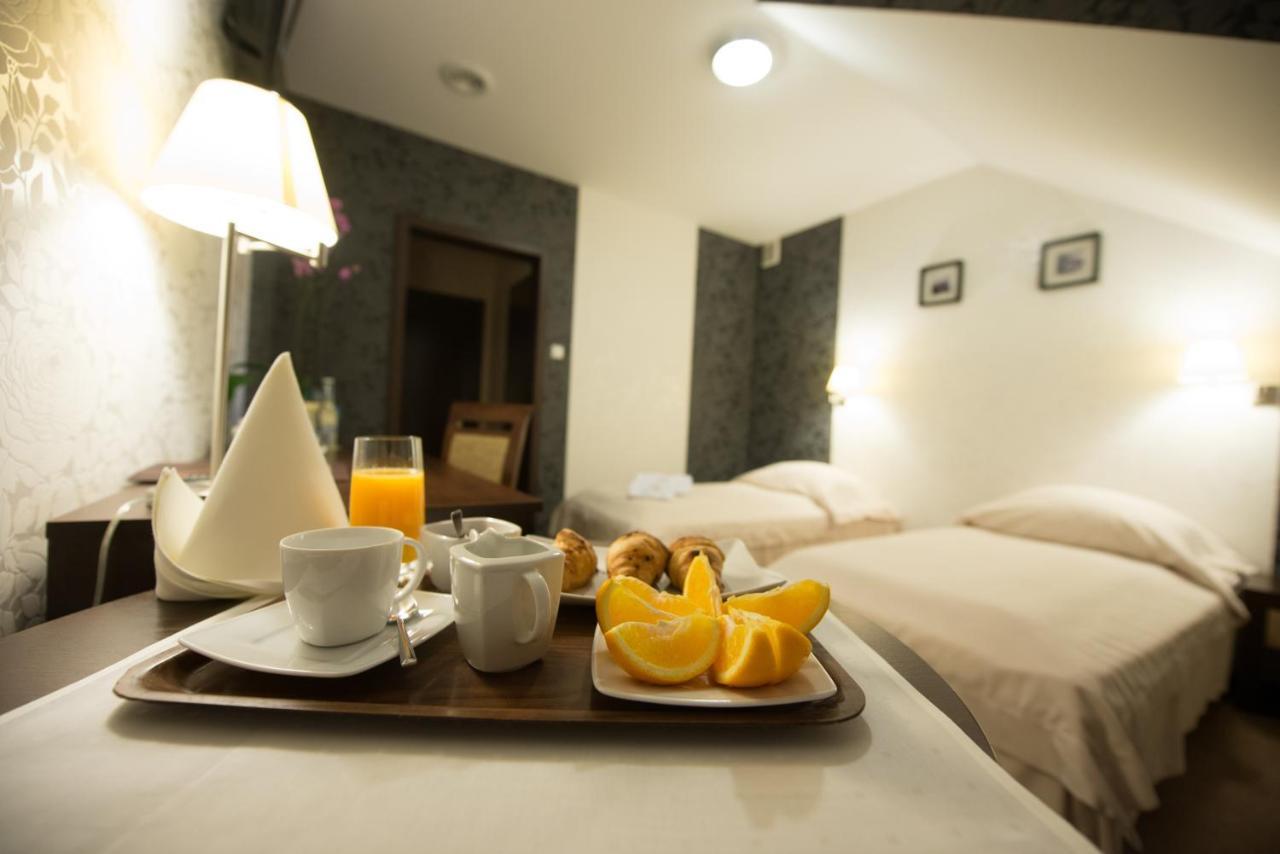 Hotel Cztery Pory Roku Глогув-Малопольский Экстерьер фото
